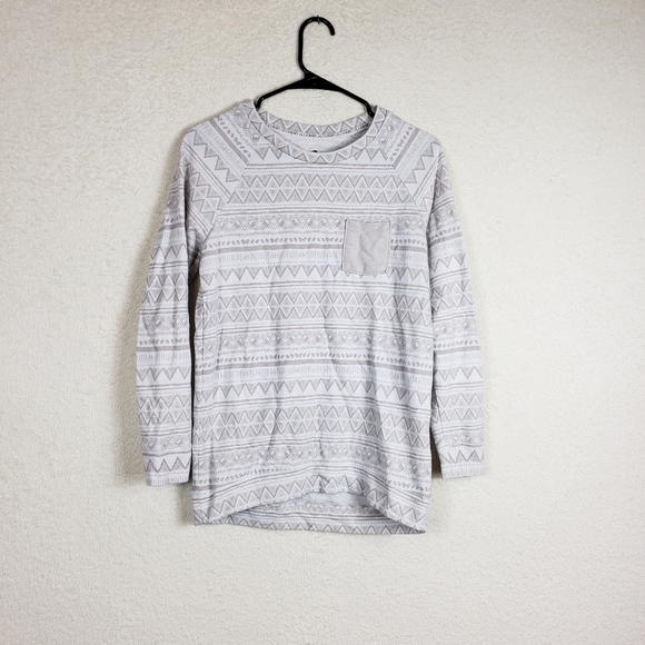 3/$15 La hearts cute aztec sweater size small - Picture 1 of 7